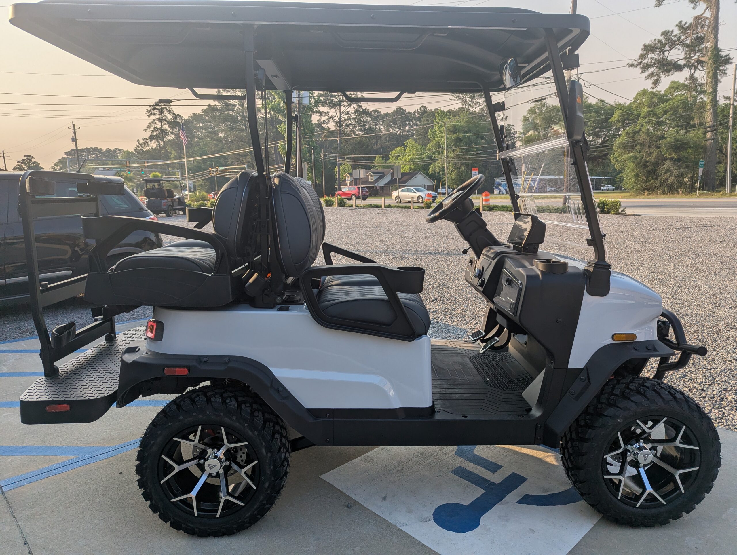 
								2026 Denago EV Nomad XL full									